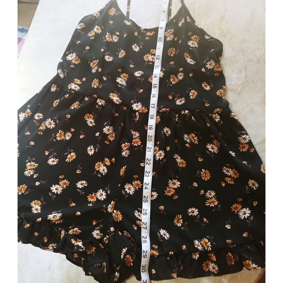 Backless Floral Romper - Picture 9 of 16